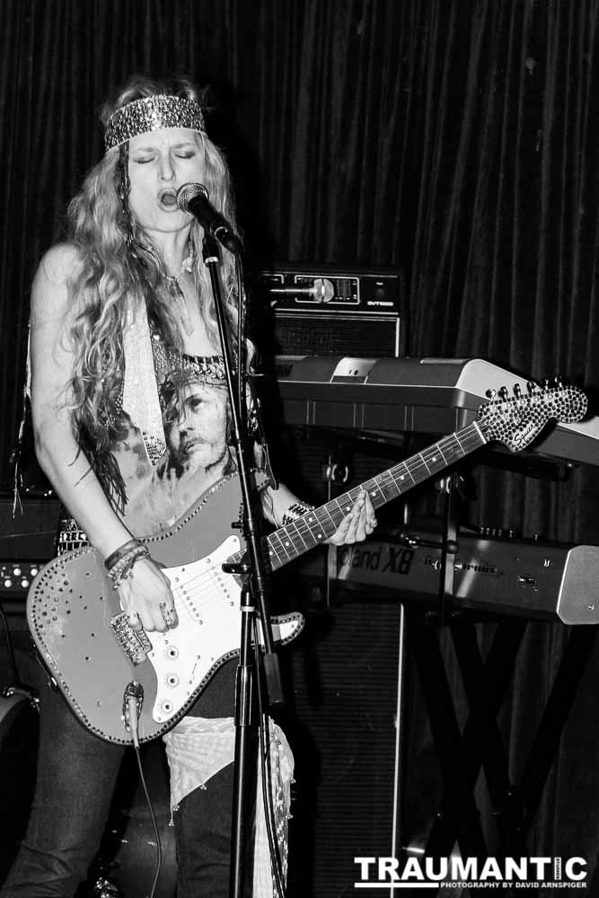 The Lizard Queens, Shay and Dana, from The Cat Club.  April 16th, 2008.