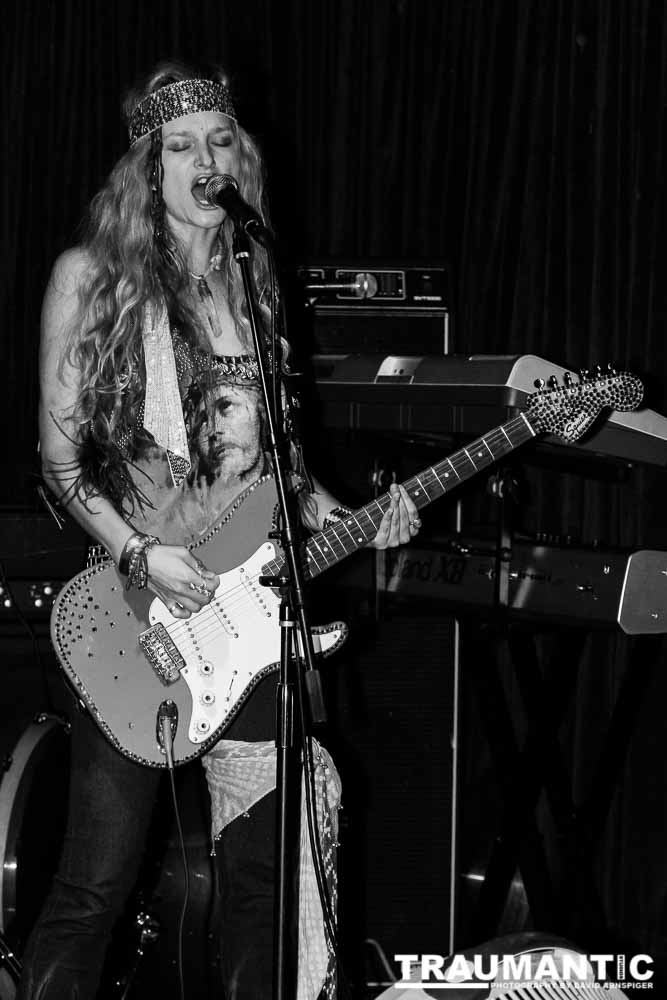 The Lizard Queens, Shay and Dana, from The Cat Club.  April 16th, 2008.