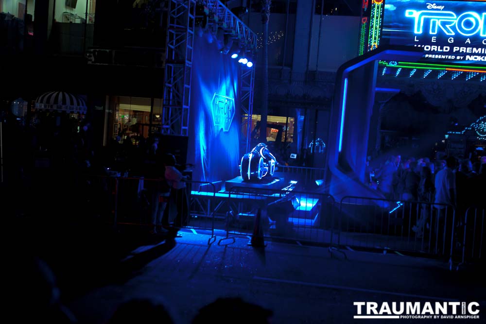 I went down to Hollywood on the evening of the premiere of TRON Legacy.  I wasn't able to get real close, but thanks to a long lens, I did pretty good getting some shots.