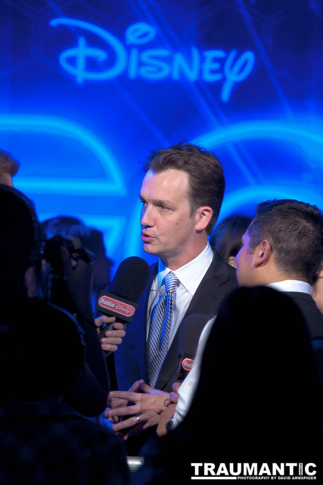 I went down to Hollywood on the evening of the premiere of TRON Legacy.  I wasn't able to get real close, but thanks to a long lens, I did pretty good getting some shots.