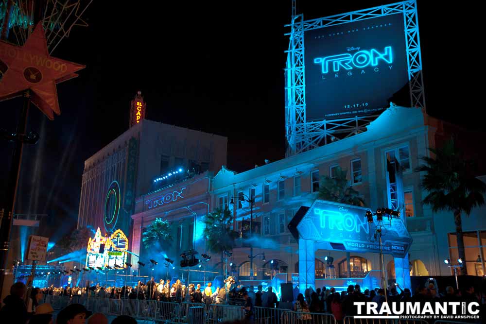 I went down to Hollywood on the evening of the premiere of TRON Legacy.  I wasn't able to get real close, but thanks to a long lens, I did pretty good getting some shots.