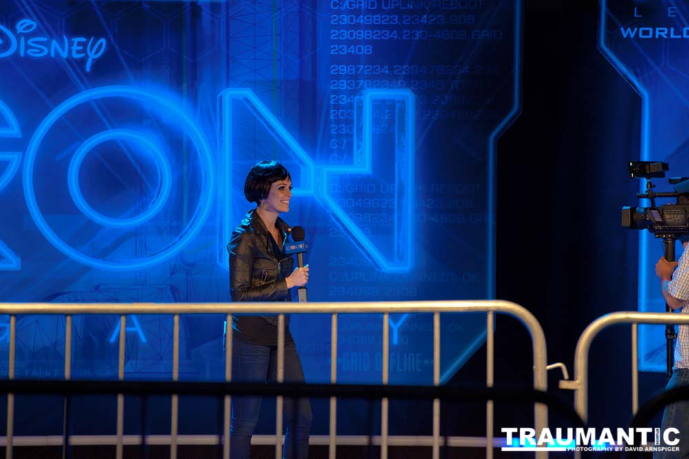 I went down to Hollywood on the evening of the premiere of TRON Legacy.  I wasn't able to get real close, but thanks to a long lens, I did pretty good getting some shots.