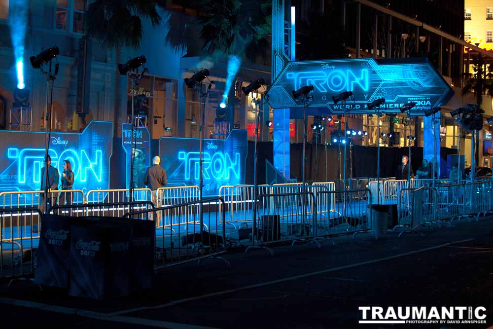 I went down to Hollywood on the evening of the premiere of TRON Legacy.  I wasn't able to get real close, but thanks to a long lens, I did pretty good getting some shots.