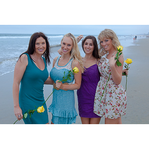 Erica hired me to come down to Manhattan Beach to photograph her and 4 friends on the beach.  We got some fun pictures.