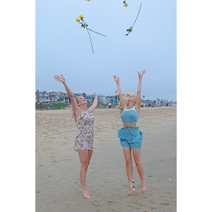 Erica hired me to come down to Manhattan Beach to photograph her and 4 friends on the beach.  We got some fun pictures.