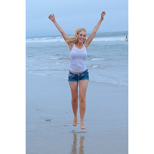 Erica hired me to come down to Manhattan Beach to photograph her and 4 friends on the beach.  We got some fun pictures.