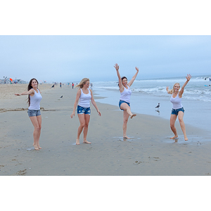 Erica hired me to come down to Manhattan Beach to photograph her and 4 friends on the beach.  We got some fun pictures.