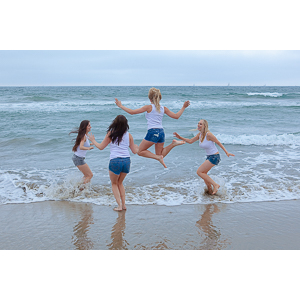 Erica hired me to come down to Manhattan Beach to photograph her and 4 friends on the beach.  We got some fun pictures.