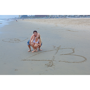 Erica hired me to come down to Manhattan Beach to photograph her and 4 friends on the beach.  We got some fun pictures.