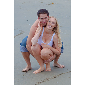 Erica hired me to come down to Manhattan Beach to photograph her and 4 friends on the beach.  We got some fun pictures.