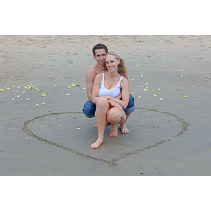 Erica hired me to come down to Manhattan Beach to photograph her and 4 friends on the beach.  We got some fun pictures.