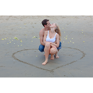 Erica hired me to come down to Manhattan Beach to photograph her and 4 friends on the beach.  We got some fun pictures.