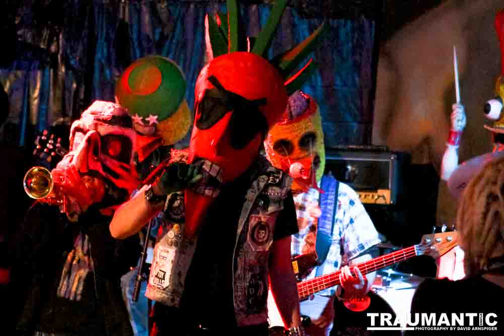 The Cinco de Mayo Freakshow Wrestling event at Knokz Pro Arena in Sun Valley, CA.  Featuring Sinn Bodhi, Scorch the Clown, Rock Riddle, Staysha Randall, Leroy Patterson, Amanda and many others.