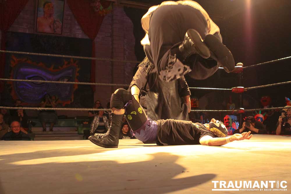 The Cinco de Mayo Freakshow Wrestling event at Knokz Pro Arena in Sun Valley, CA.  Featuring Sinn Bodhi, Scorch the Clown, Rock Riddle, Staysha Randall, Leroy Patterson, Amanda and many others.