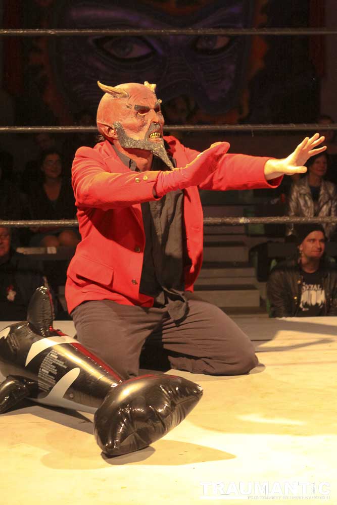 The Cinco de Mayo Freakshow Wrestling event at Knokz Pro Arena in Sun Valley, CA.  Featuring Sinn Bodhi, Scorch the Clown, Rock Riddle, Staysha Randall, Leroy Patterson, Amanda and many others.