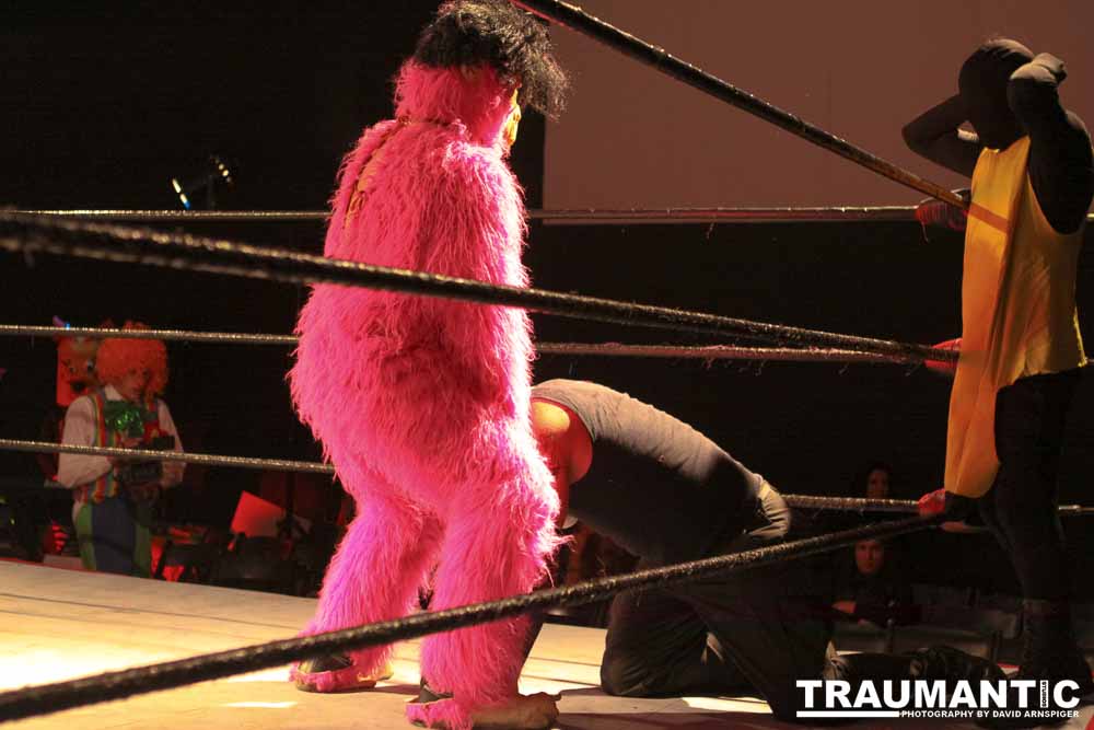 The Cinco de Mayo Freakshow Wrestling event at Knokz Pro Arena in Sun Valley, CA.  Featuring Sinn Bodhi, Scorch the Clown, Rock Riddle, Staysha Randall, Leroy Patterson, Amanda and many others.