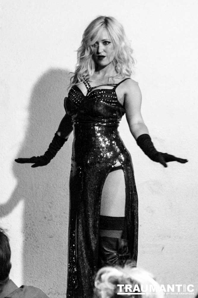 A stunning burlesque artist.