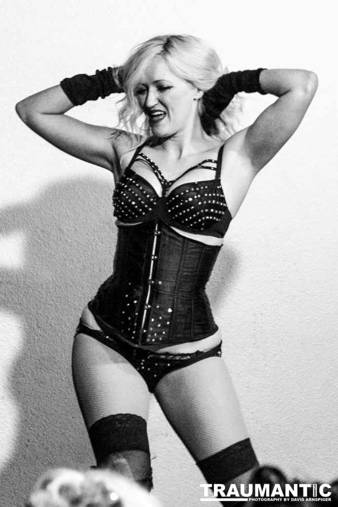 A stunning burlesque artist.
