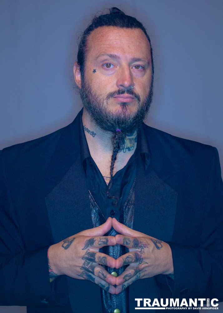 A fun promo shoot for Sinn Bodhi.