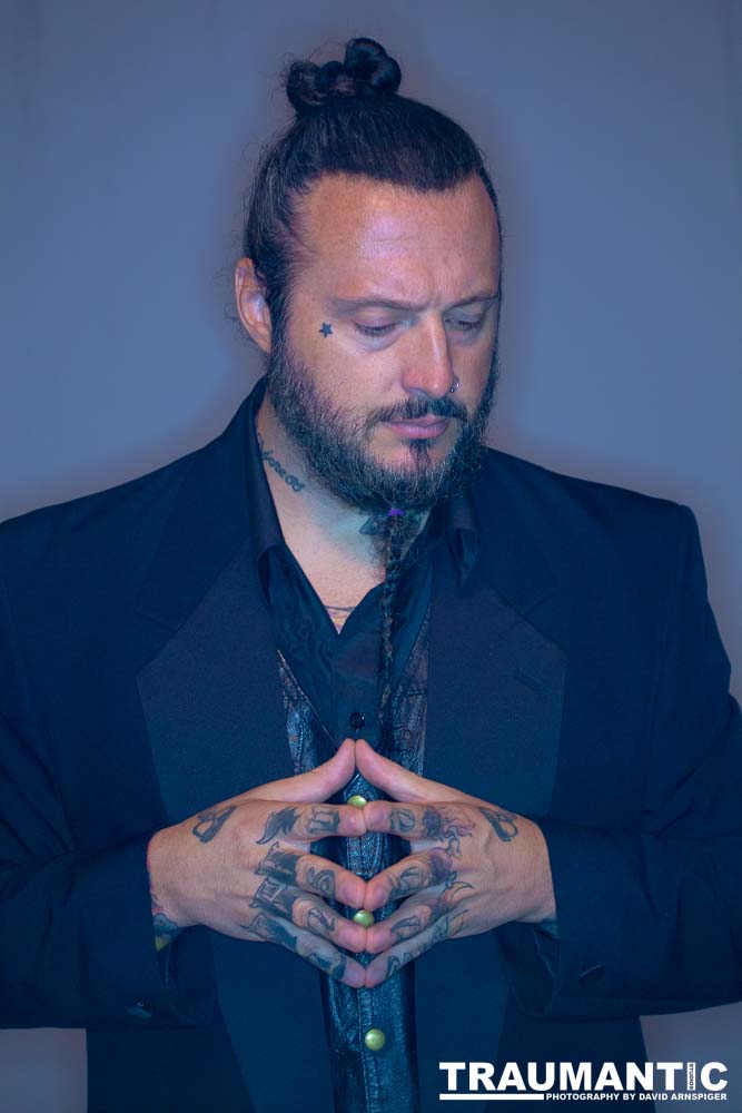 A fun promo shoot for Sinn Bodhi.