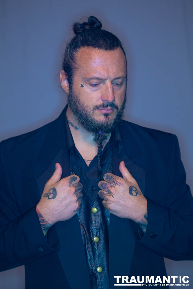 A fun promo shoot for Sinn Bodhi.