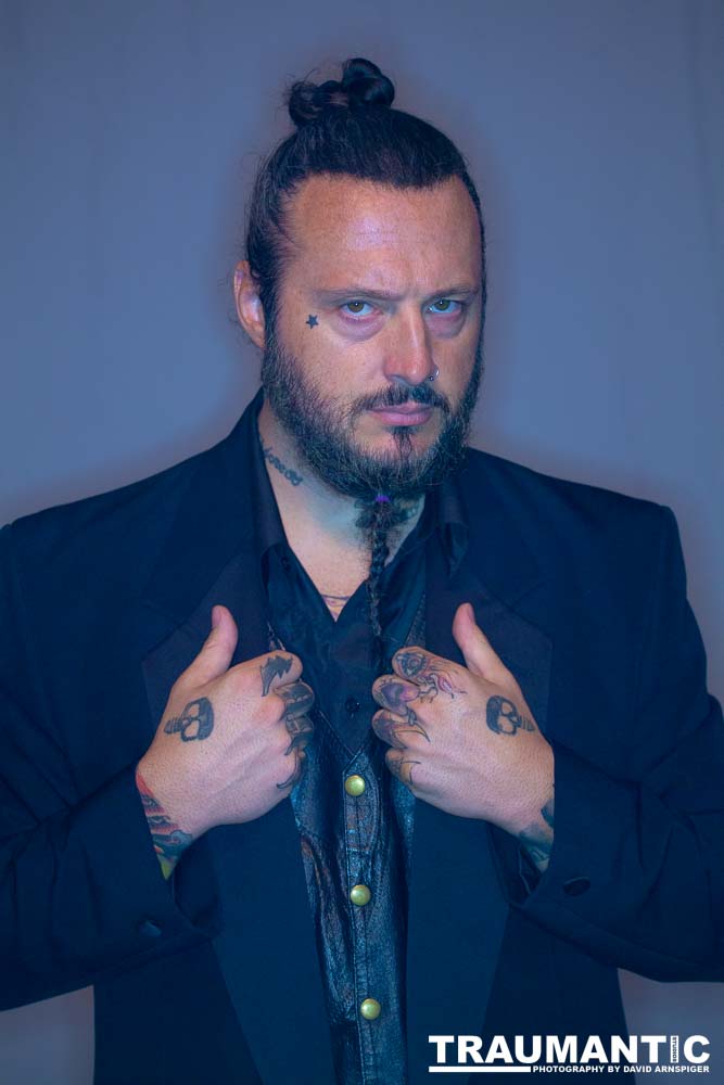 A fun promo shoot for Sinn Bodhi.