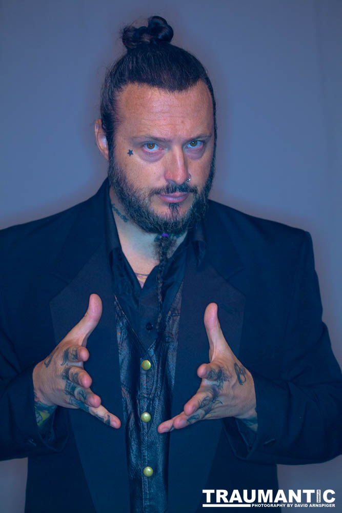 A fun promo shoot for Sinn Bodhi.