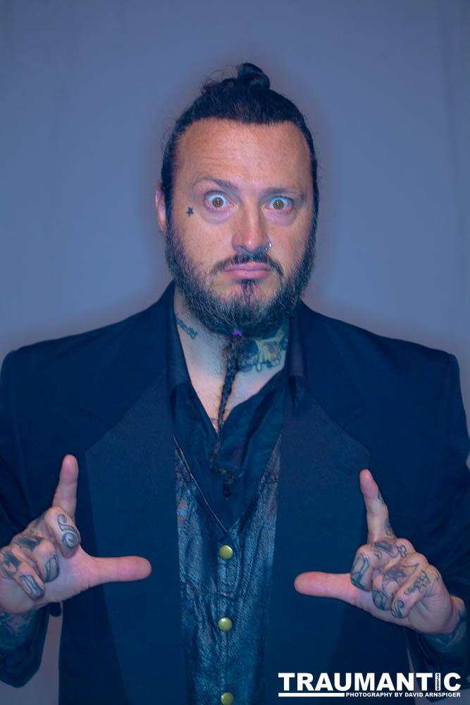 A fun promo shoot for Sinn Bodhi.