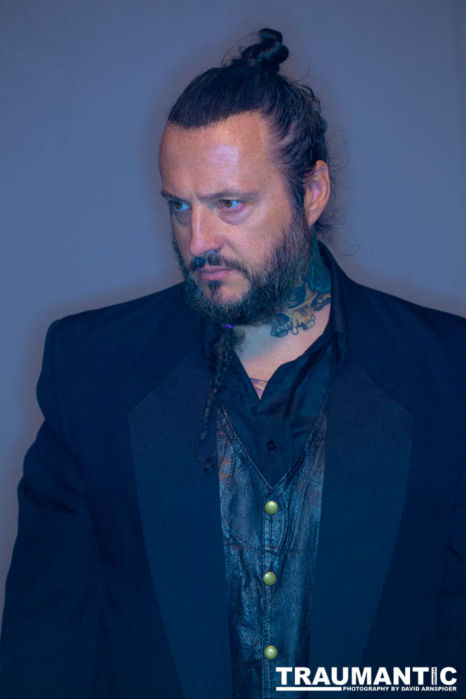 A fun promo shoot for Sinn Bodhi.