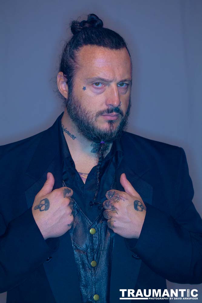 A fun promo shoot for Sinn Bodhi.