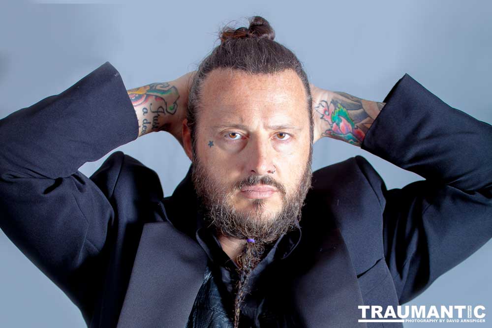 A fun promo shoot for Sinn Bodhi.