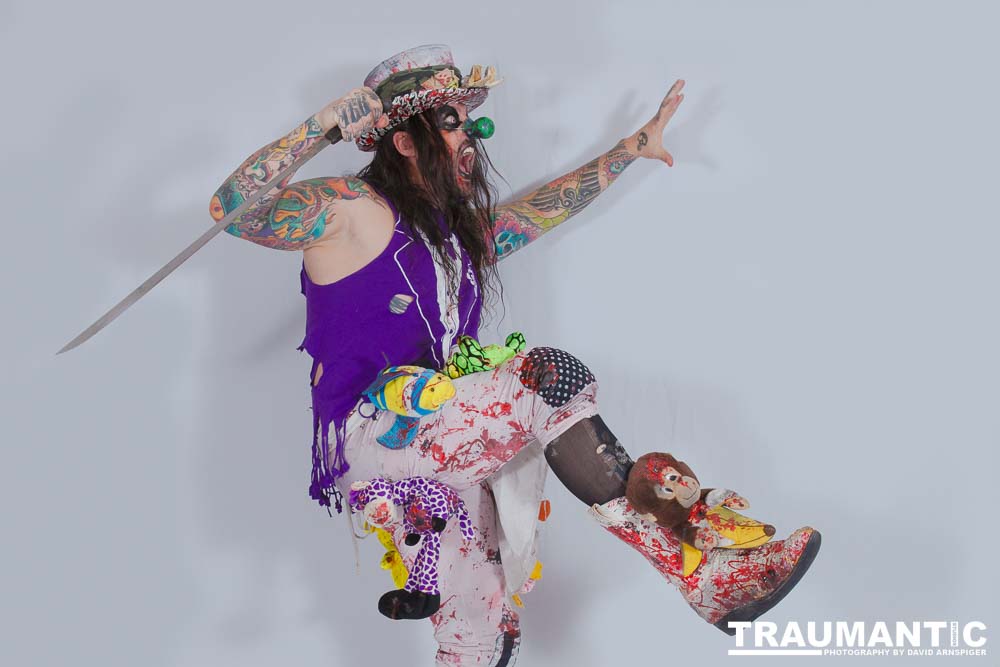 A fun promo shoot for Sinn Bodhi.