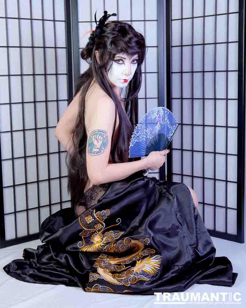 Rebecca had an idea for some Geisha style makeup.  Here's the result.