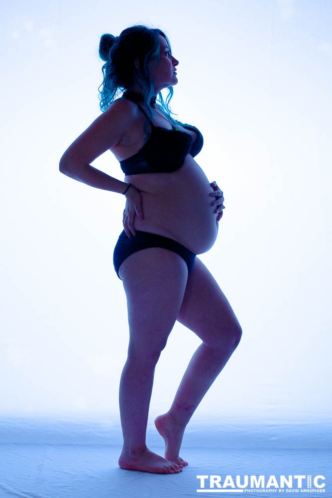 Mollie asked me to do a silhouette baby bump session.