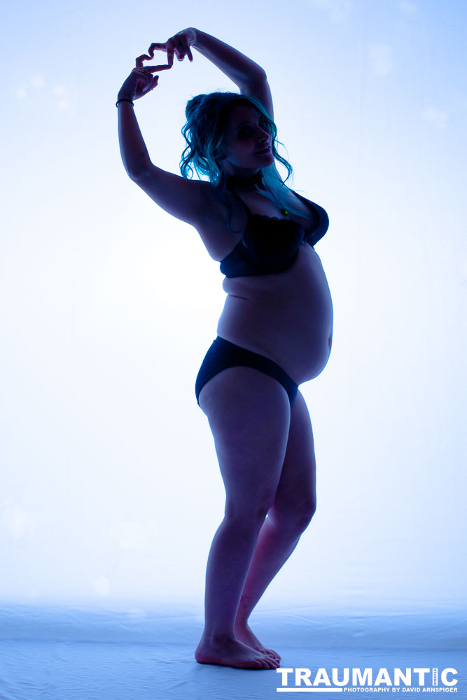 Mollie asked me to do a silhouette baby bump session.