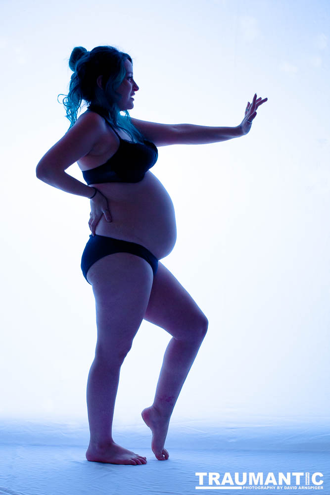 Mollie asked me to do a silhouette baby bump session.
