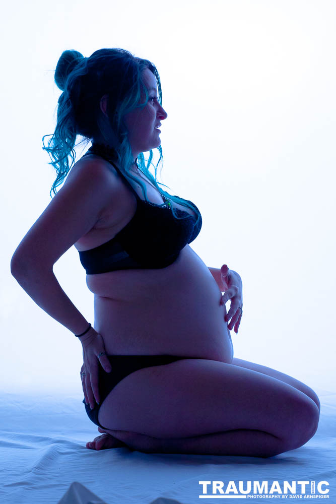 Mollie asked me to do a silhouette baby bump session.
