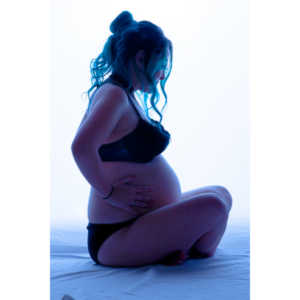 Mollie asked me to do a silhouette baby bump session.