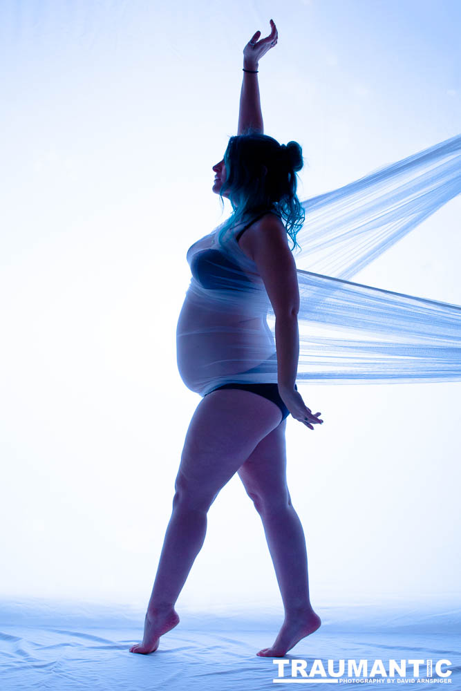 Mollie asked me to do a silhouette baby bump session.