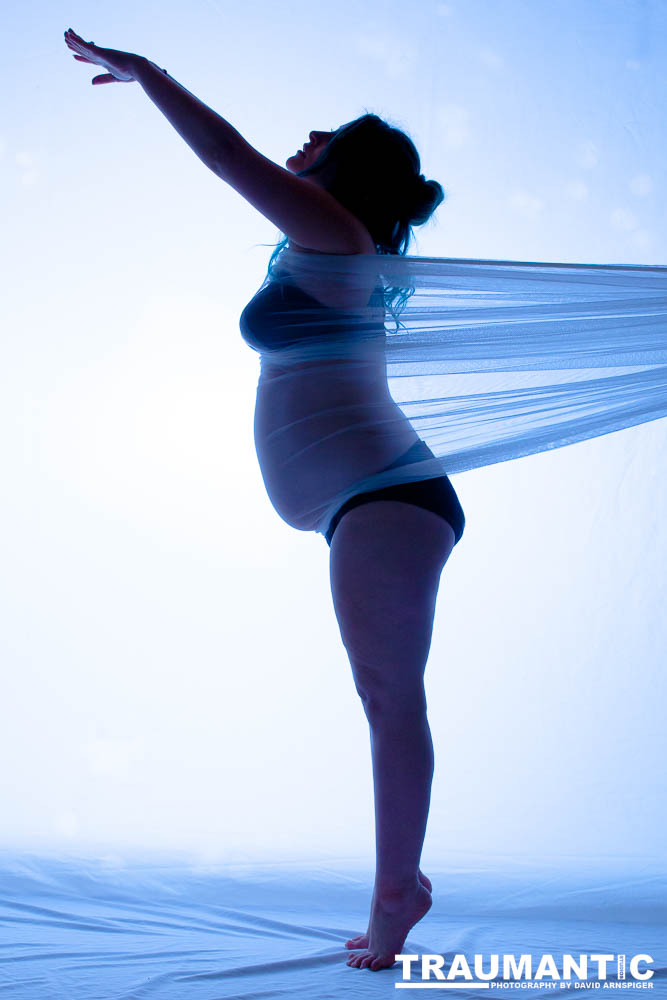 Mollie asked me to do a silhouette baby bump session.