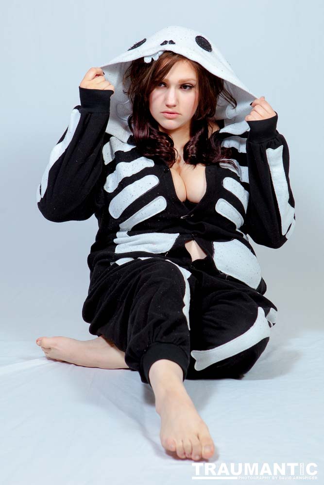 Diana (aka Smitten By Kitten) took an available session and came over with some  Cosplay options.  We had a great time and got some terrific shots.