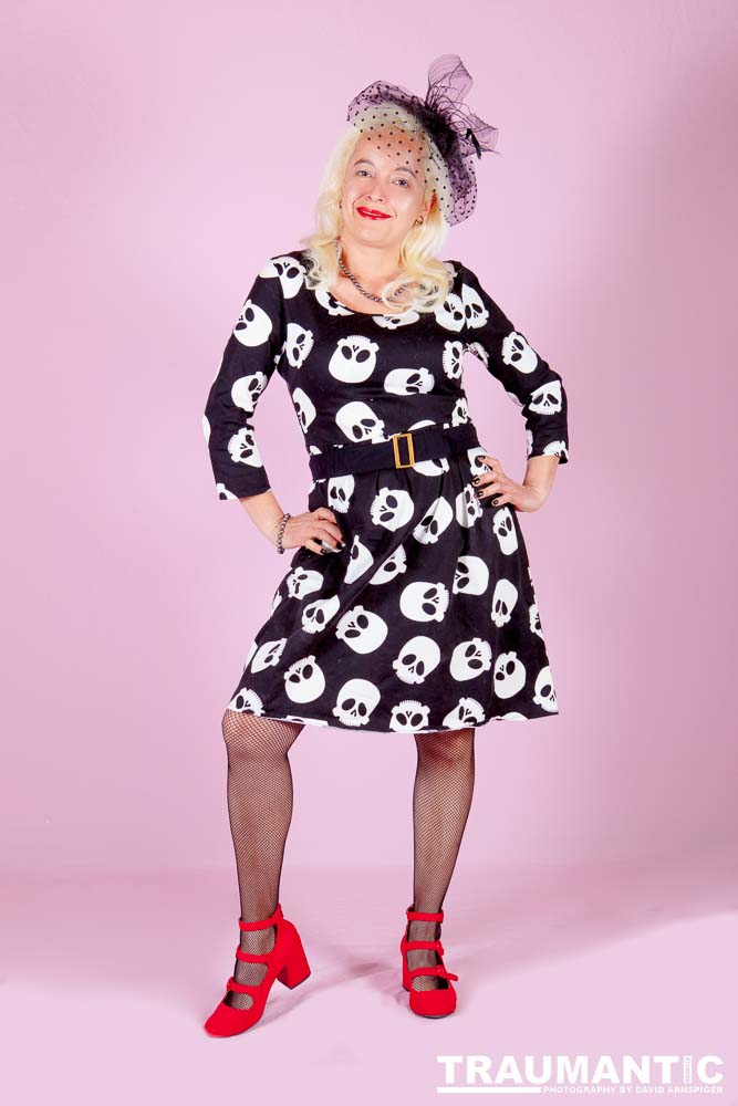 Mayra and I have had a rough road to getting together for a shoot.  Finally got it done!