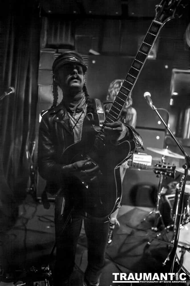 Image should appear here.